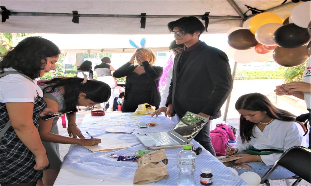 Arrancó la Feria CREADI en Centro Universitario de la Costa