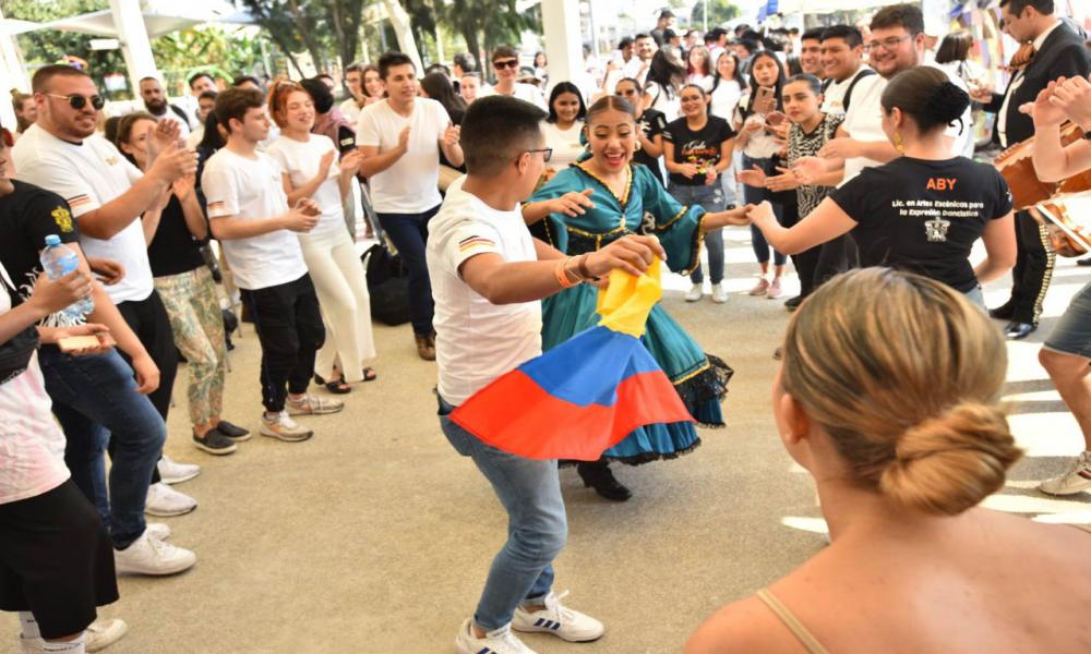 CUCosta recibe estudiantes de intercambio de Colombia y Edomex
