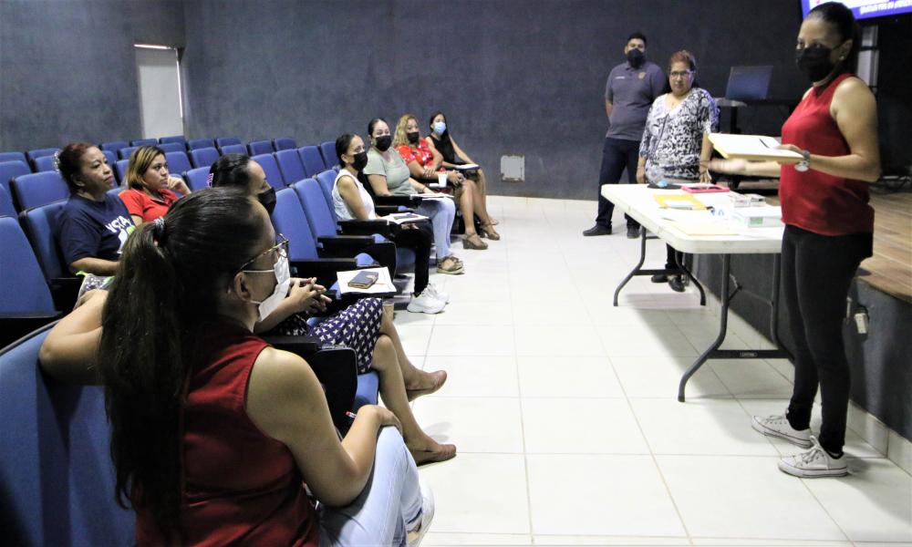 Ofrece CUCosta capacitación a sus colaboradores en Desarrollo Humano Integral