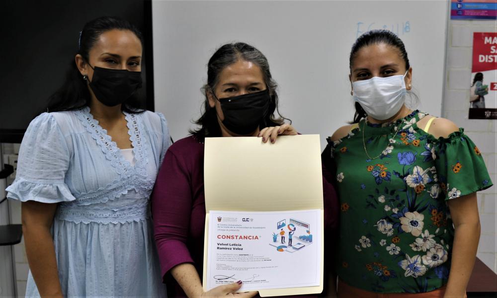 Personal administrativo del CUCosta concluyó cursos y talleres