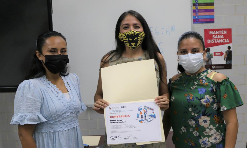 Personal administrativo del CUCosta concluyó cursos y talleres