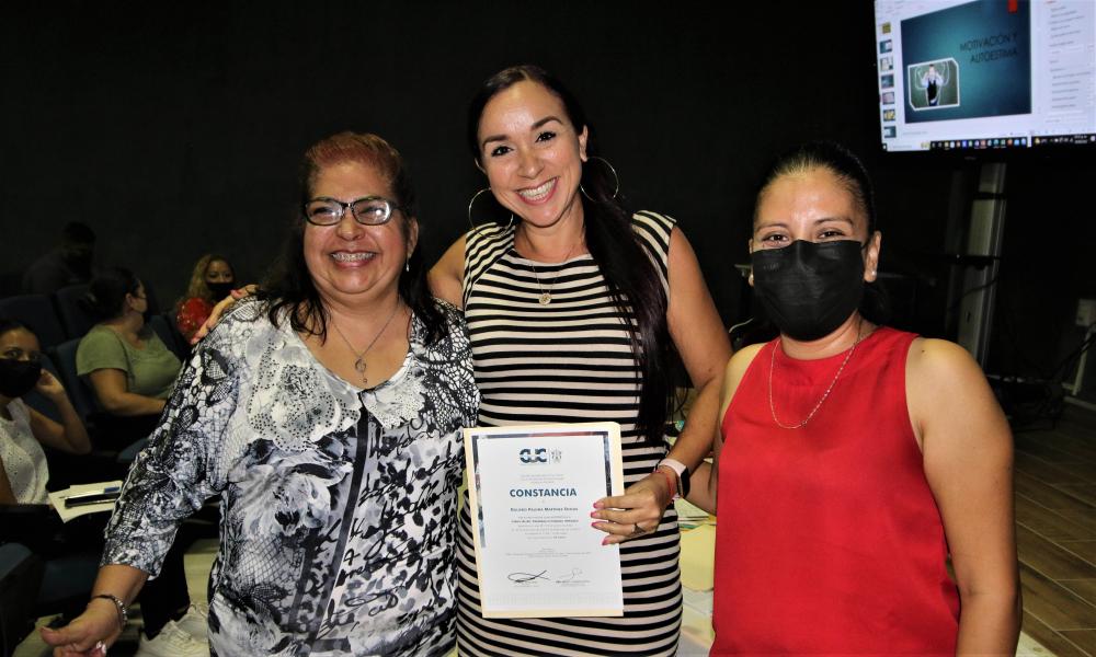 Ofrece CUCosta capacitación a sus colaboradores en Desarrollo Humano Integral