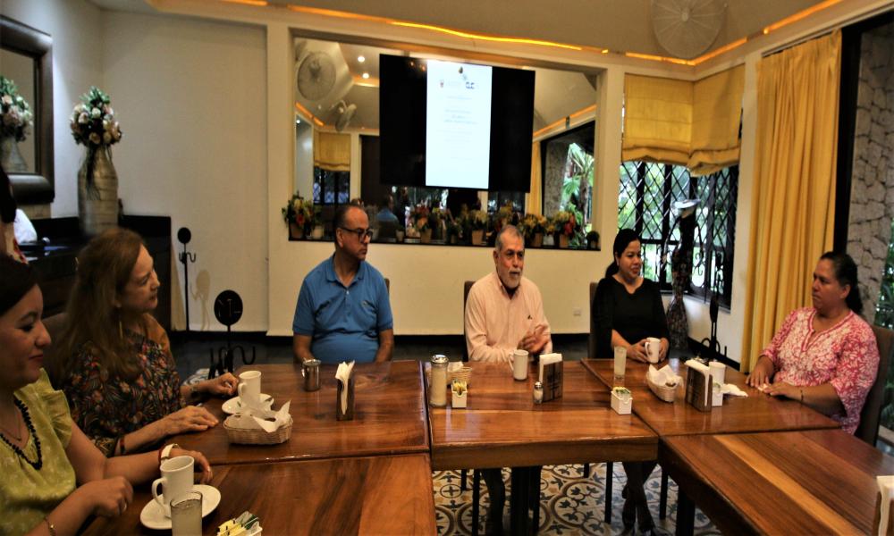 Autoridades universitarias reconocen 25 años de servicio del personal administrativo