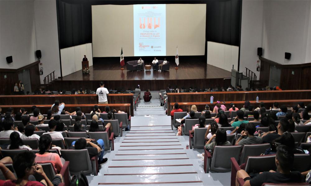 Recibe el Dr. Jorge Téllez López al diputado Enrique Velázquez quien dialogó con estudiantes sobre la Ley de Donación de Órganos
