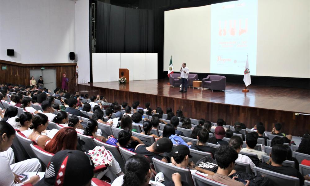 Recibe el Dr. Jorge Téllez López al diputado Enrique Velázquez quien dialogó con estudiantes sobre la Ley de Donación de Órganos