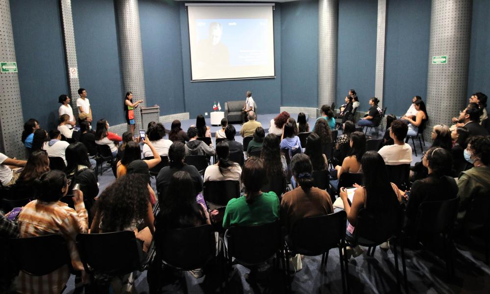 ¡Va Licenciatura en Diseño para Comunicación Gráfica por tercera certificación!