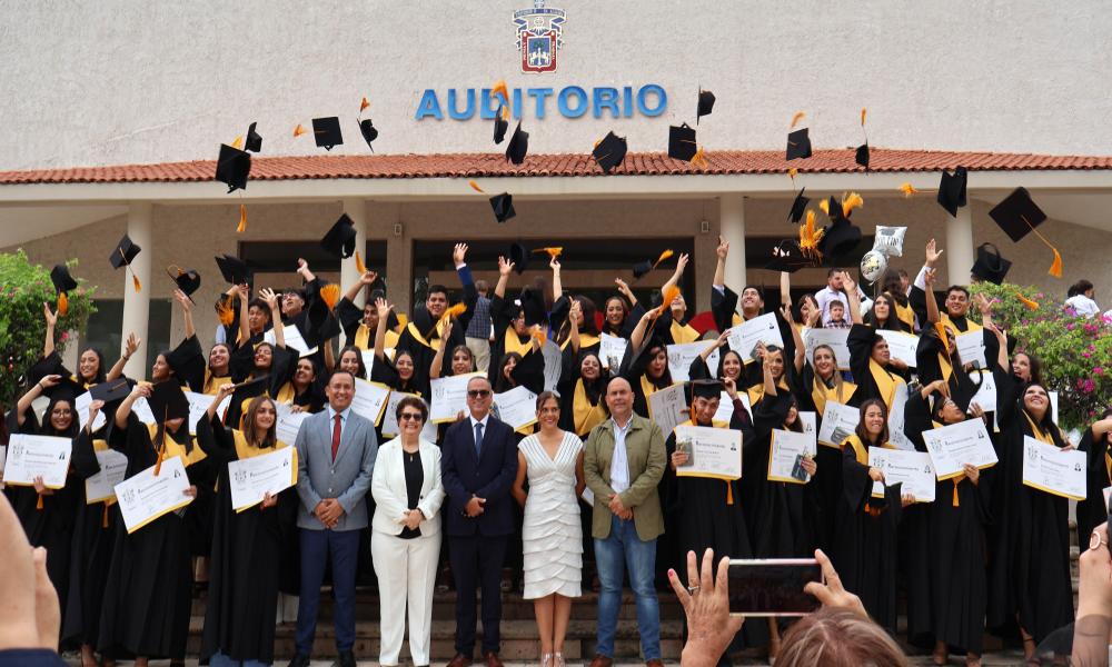 Doble Graduación en CUCosta de egresados de las Licenciaturas en Turismo y Lic. Ciencias y Artes Culinarias
