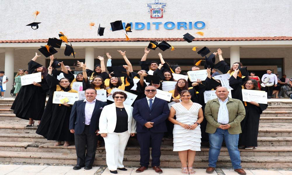 Doble Graduación en CUCosta de egresados de las Licenciaturas en Turismo y Lic. Ciencias y Artes Culinarias