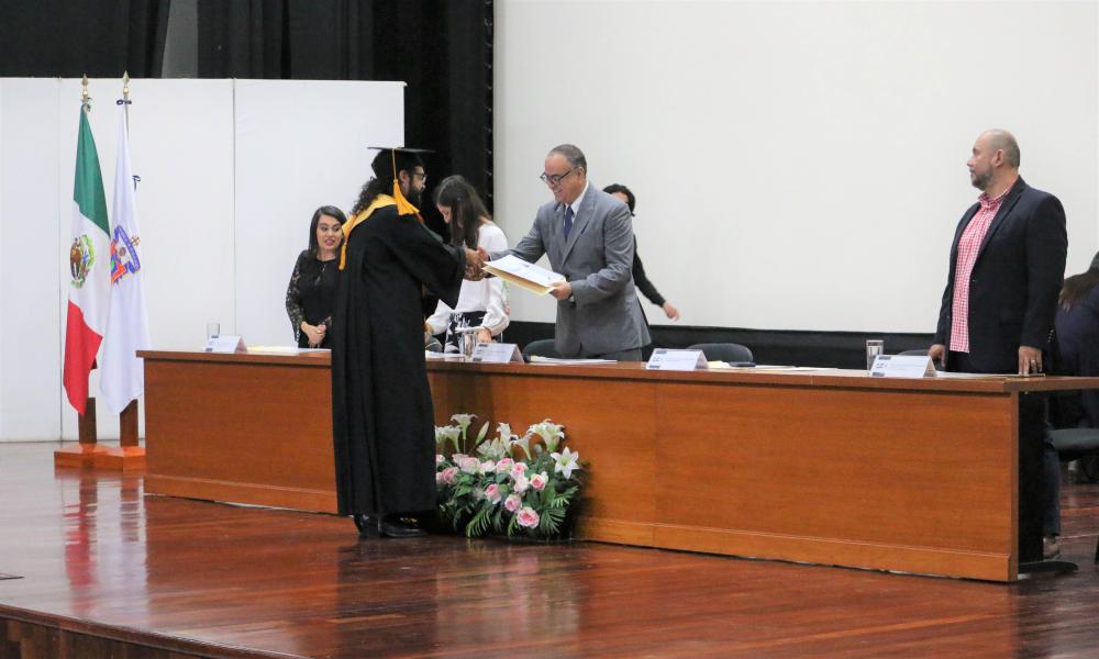 Se gradúan dos generaciones de las carreras de Artes Visuales para la Expresión Plástica y Fotográfica