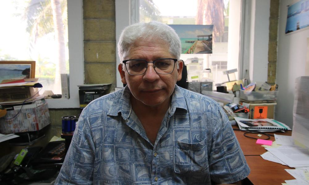 Salen morenas a la orilla del mar debido al agua fría y a reproducirse