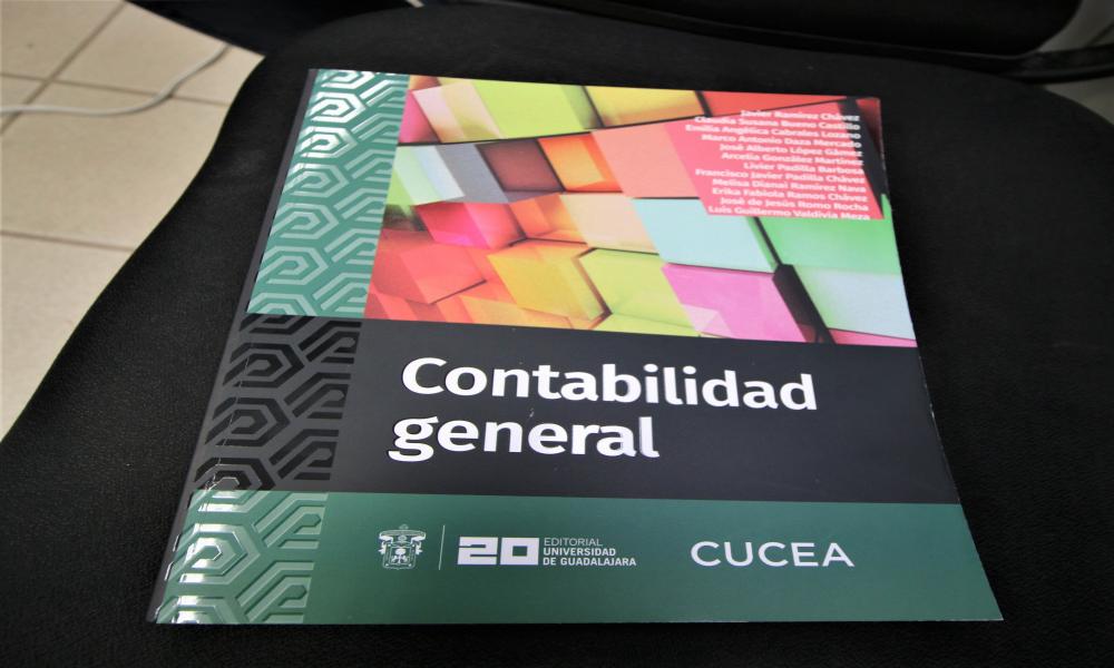 Presentan libro “Contabilidad General” a los académicos del CUCosta