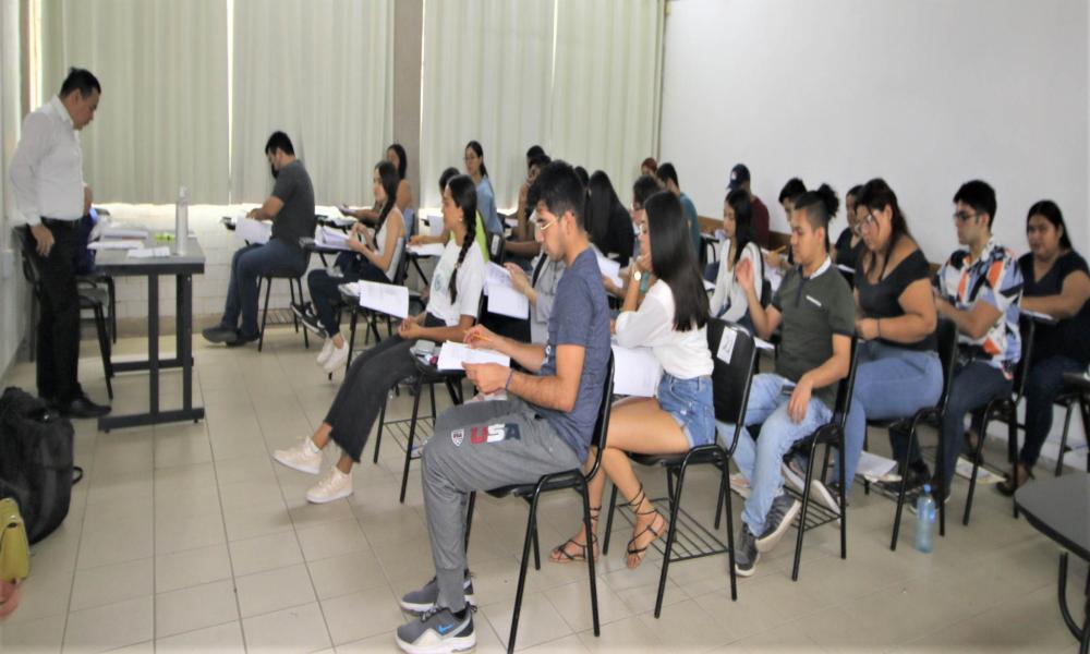 Presentaron 482 egresados de CUCosta el examen de EGEL-PLUS