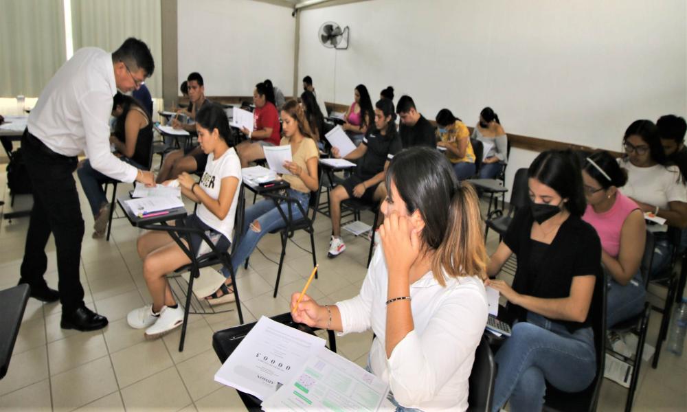 Presentaron 482 egresados de CUCosta el examen de EGEL-PLUS