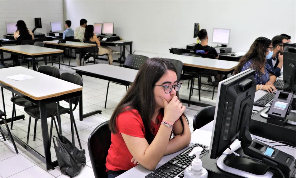 Presentaron 482 egresados de CUCosta el examen de EGEL-PLUS