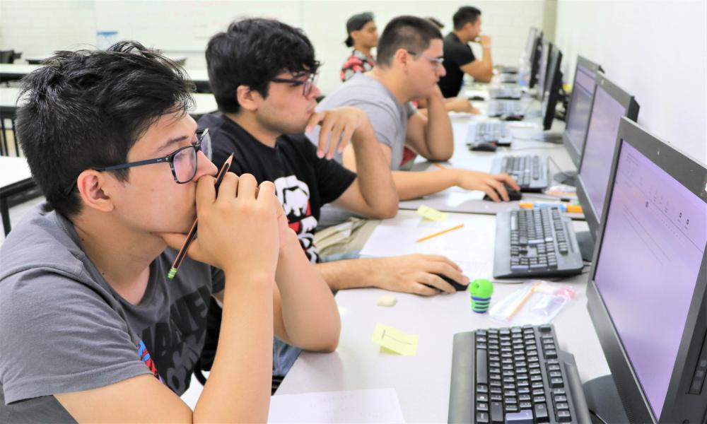 Presentaron 482 egresados de CUCosta el examen de EGEL-PLUS