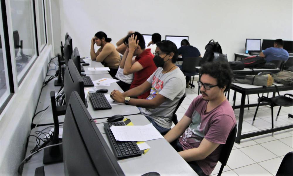 Presentaron 482 egresados de CUCosta el examen de EGEL-PLUS