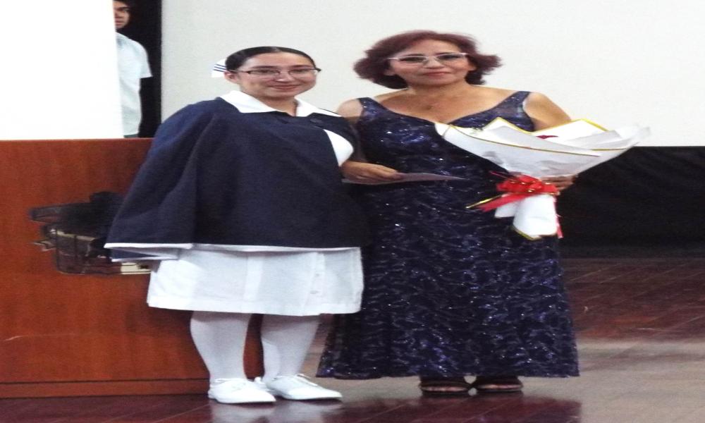 Contentos los egresados de la Generación XXVIII de la Lic. en Enfermería “Mtra. Cristina Medina Rodríguez”