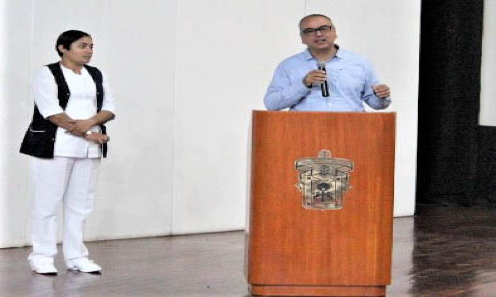 Realizan ceremonia de Imposición de cofias y galones a estudiantes de Enfermería del CUCosta