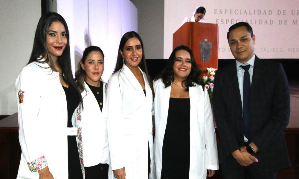 Egresa Primera Generación de Especialidades Médicas en CUCosta