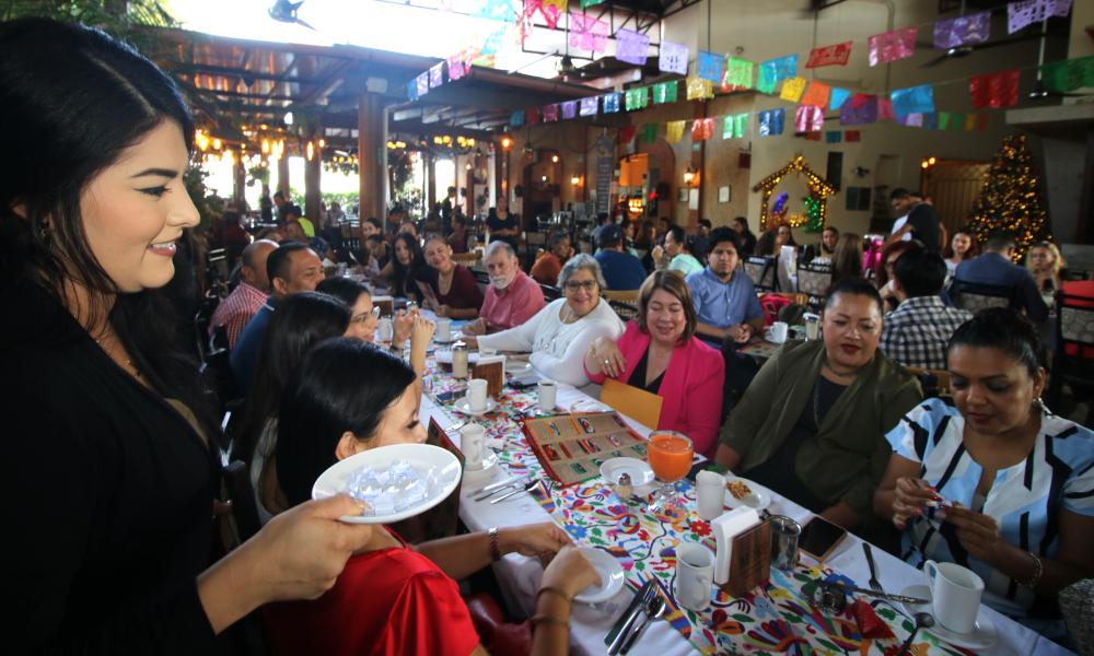 Se reúne la comunidad de la División de Estudios Sociales y Económicos en ameno convivio