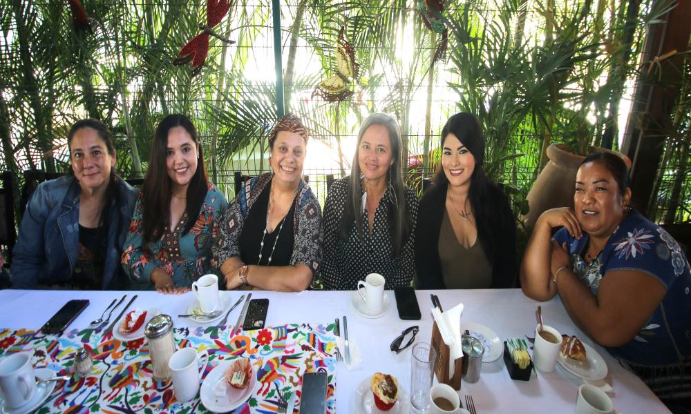 Se reúne la comunidad de la División de Estudios Sociales y Económicos en ameno convivio