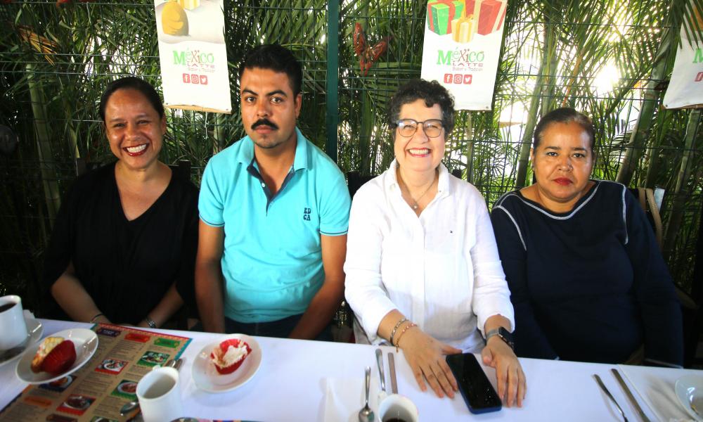 Se reúne la comunidad de la División de Estudios Sociales y Económicos en ameno convivio