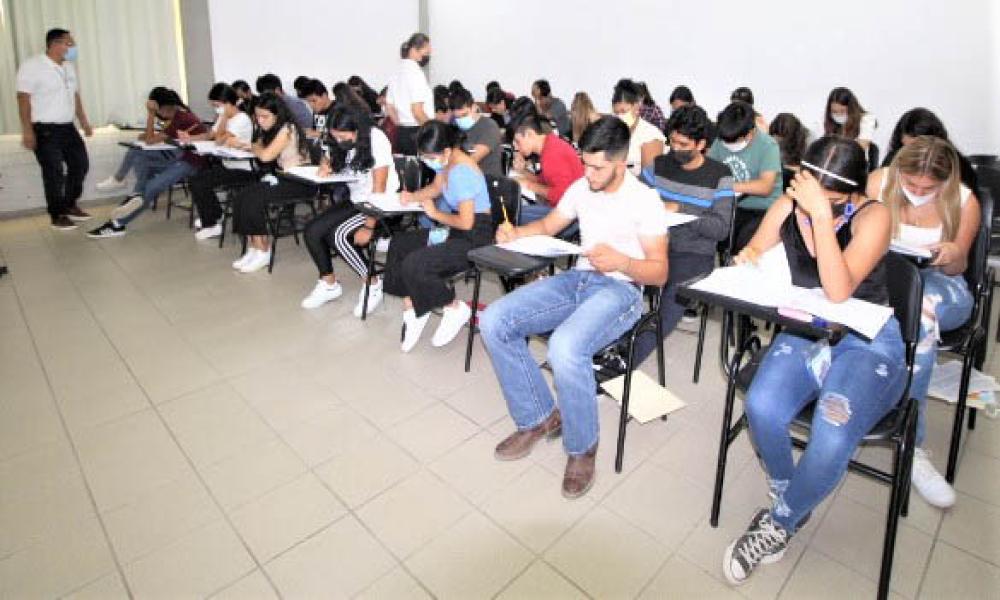 Gran demanda por ingresar al CUCosta; hicieron examen 2,370 aspirantes