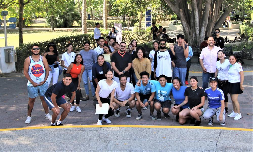 Participan universitarios del CUCosta en el Día Mundial de la Activación Física