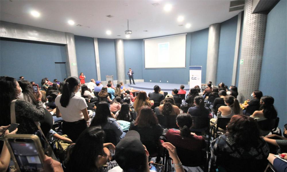 Estudiantes de Maestría ganan con el Proyecto de Negocio Car App en CUCosta