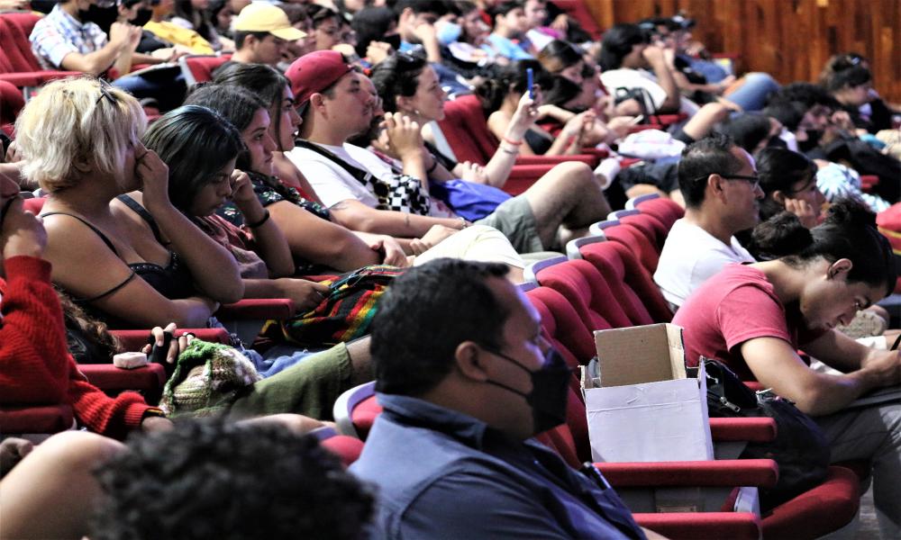 Comparten artistas experiencias en autogestión de proyecto culturales con la comunidad universitaria