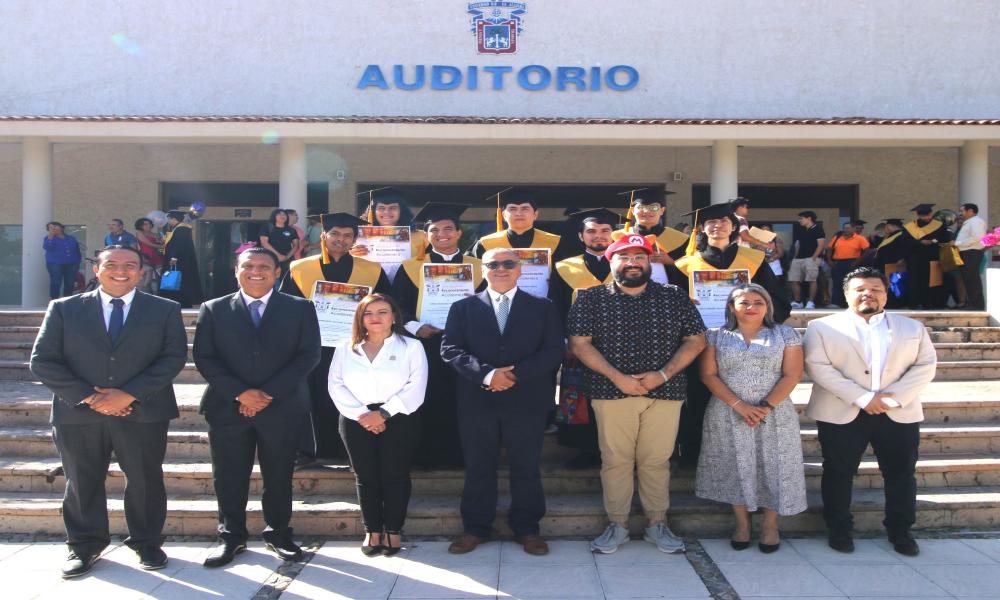 Doble Graduación en CUCosta con los ingenieros en Telemática y Videojuegos