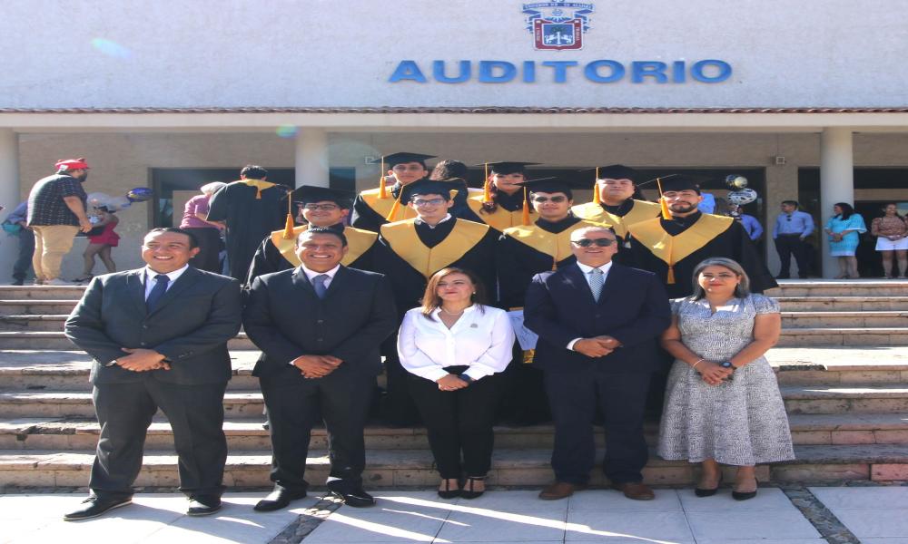 Doble Graduación en CUCosta con los ingenieros en Telemática y Videojuegos