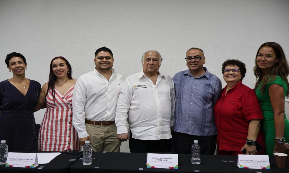 Entrega Secretario de Turismo diplomas a 24 guías de turistas que concluyeron diplomado en CUCosta