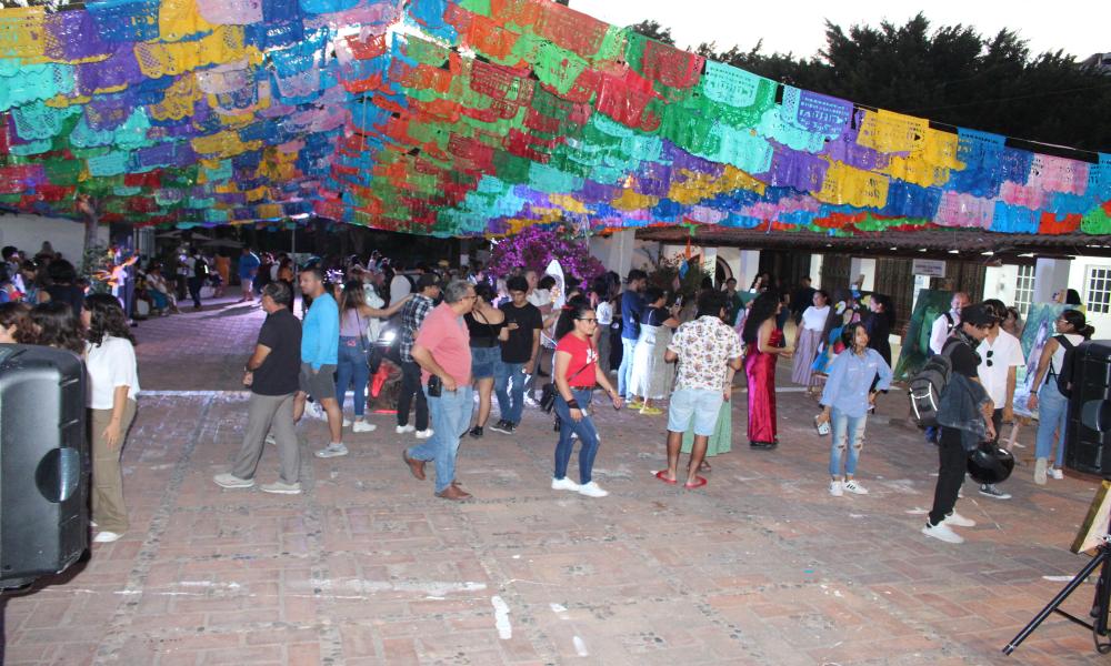 La riqueza artística de estudiantes del CUCosta se presentó en el Centro Cultural Cuale