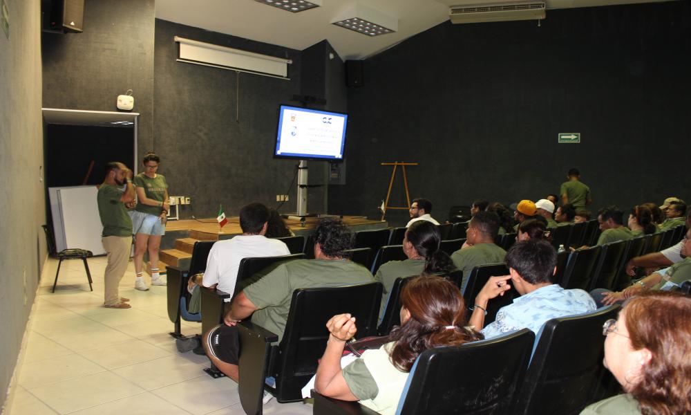 Conocen profesores y profesoras de la Prepa de Tlajomulco filosofía de Cultura de Paz en CUCosta