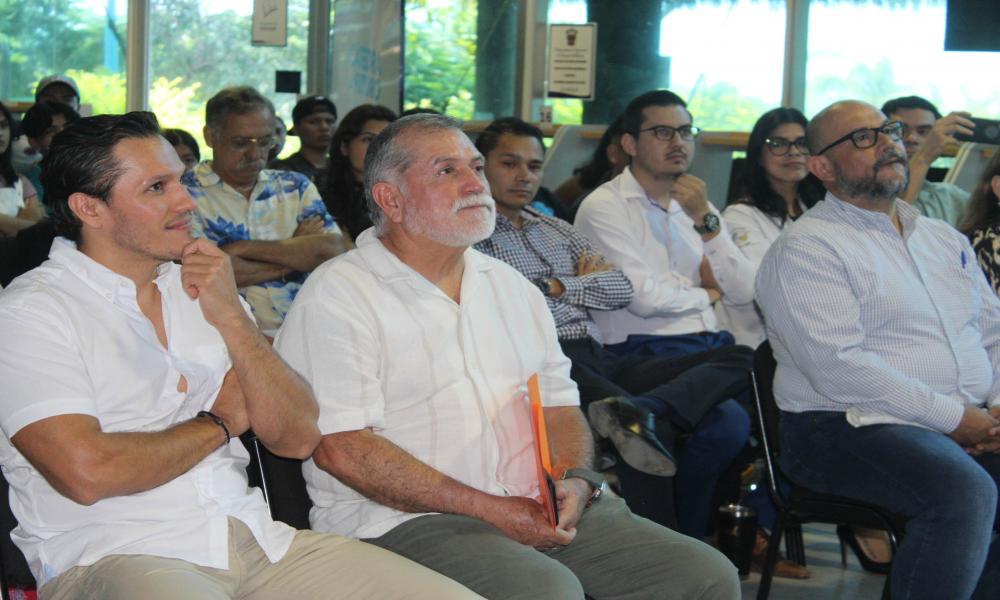 Entrega Dr. Jorge Téllez López reconocimiento al Dr. Simón Barquera por su participación en la Cátedra del Futuro
