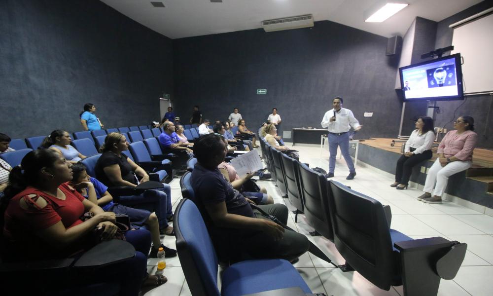 Se reúnen padres de familia y directivos de la carrera en Ingeniería en Telemática