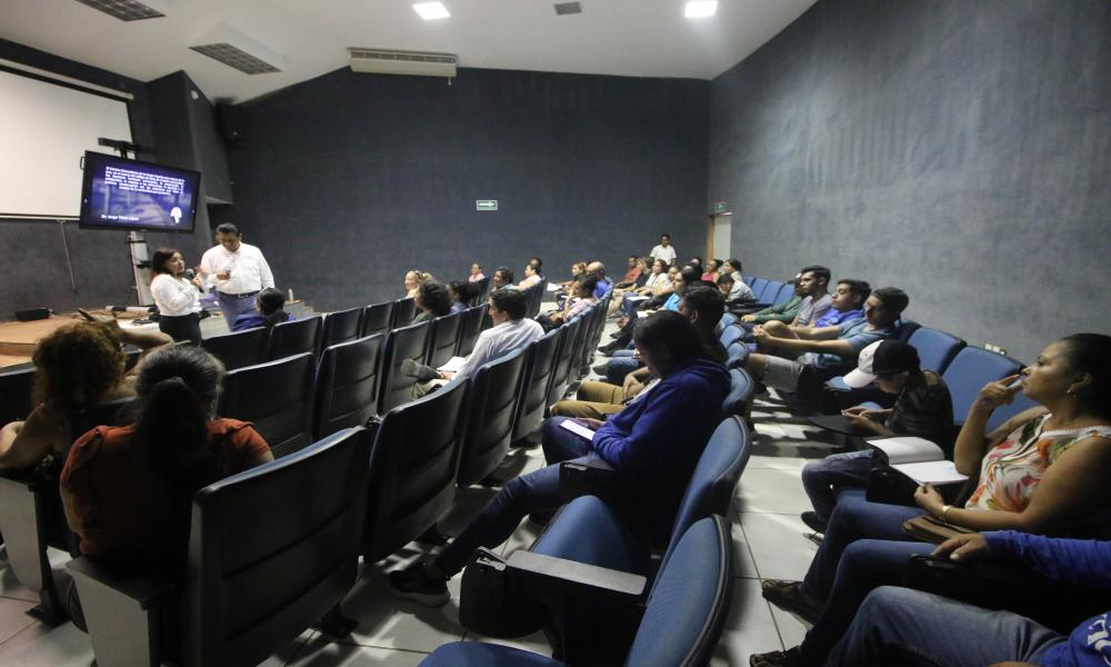 Se reúnen padres de familia y directivos de la carrera en Ingeniería en Telemática