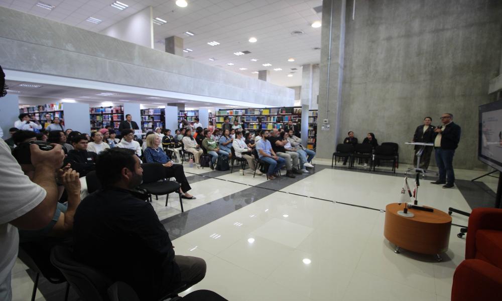 Autoridades del CUCosta entregan merecido reconocimiento a la Mtra. Laura Biurcos Hernández