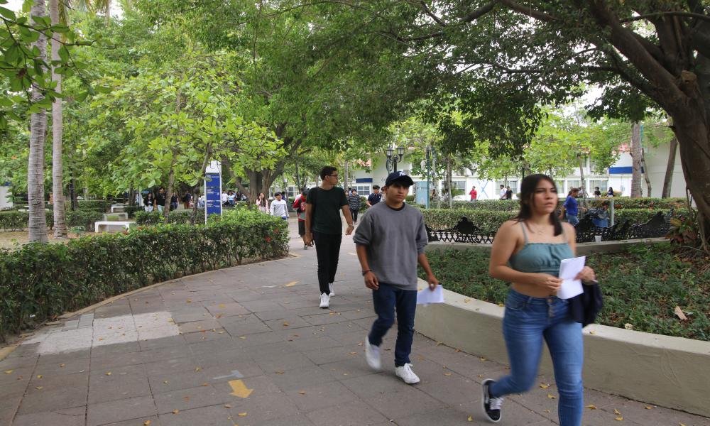 2,268 aspirantes presentaron examen de admisión en CUCosta, logrando asistencia del 94.42%