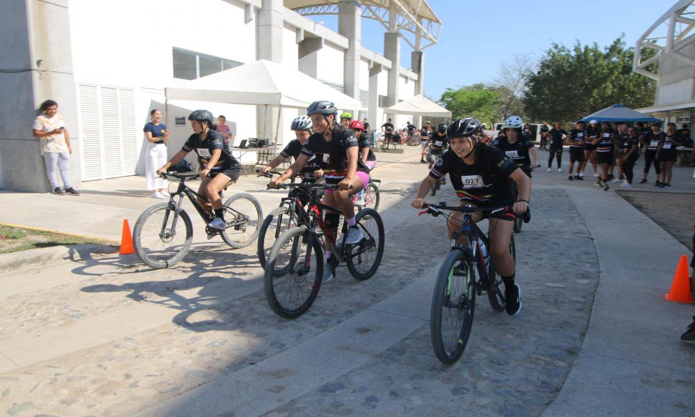 Rugen 130 universitarios en el Primer Duatlón realizado en CUCosta