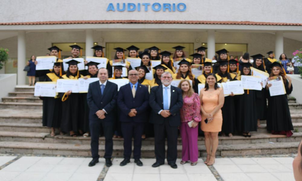 Egresan 29 psicólogos y 21 biólogos más del CUCosta en un acto académico conjunto