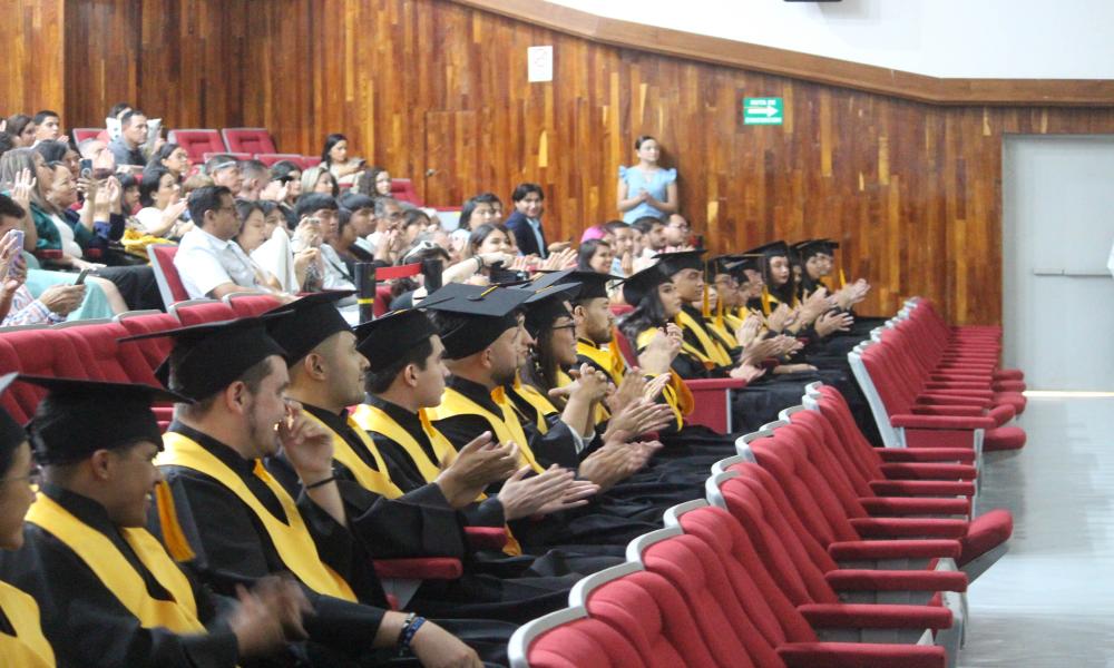 Concluye sus estudios 29 egresados de XIV Generación de la Lic. Cultura Física y Deportes