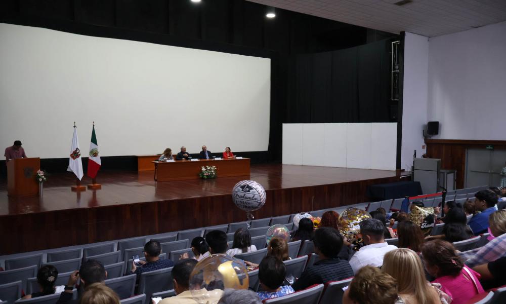 Egresaron 49 estudiantes de la XLI Generación de la Lic. en Arquitectura “Dr. Jorge Ignacio Chavoya Gama”