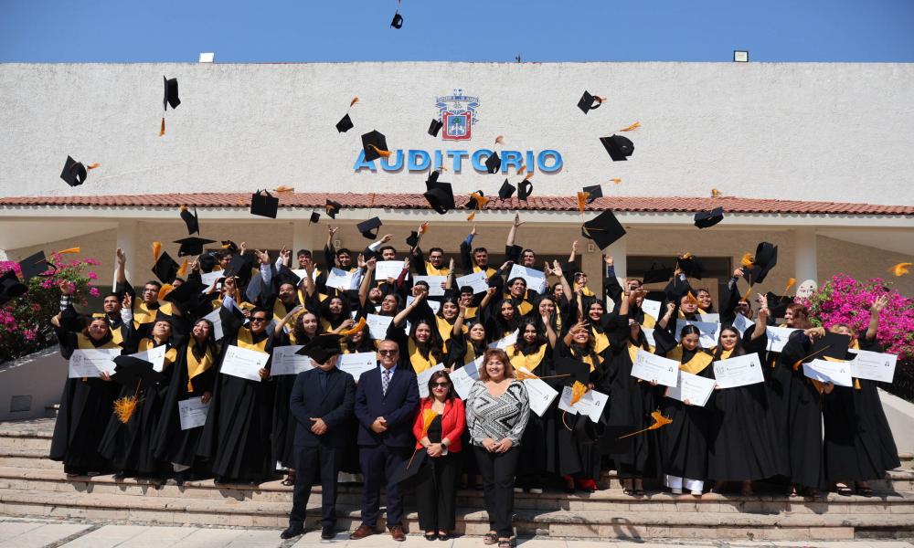 Egresaron 49 estudiantes de la XLI Generación de la Lic. en Arquitectura “Dr. Jorge Ignacio Chavoya Gama”