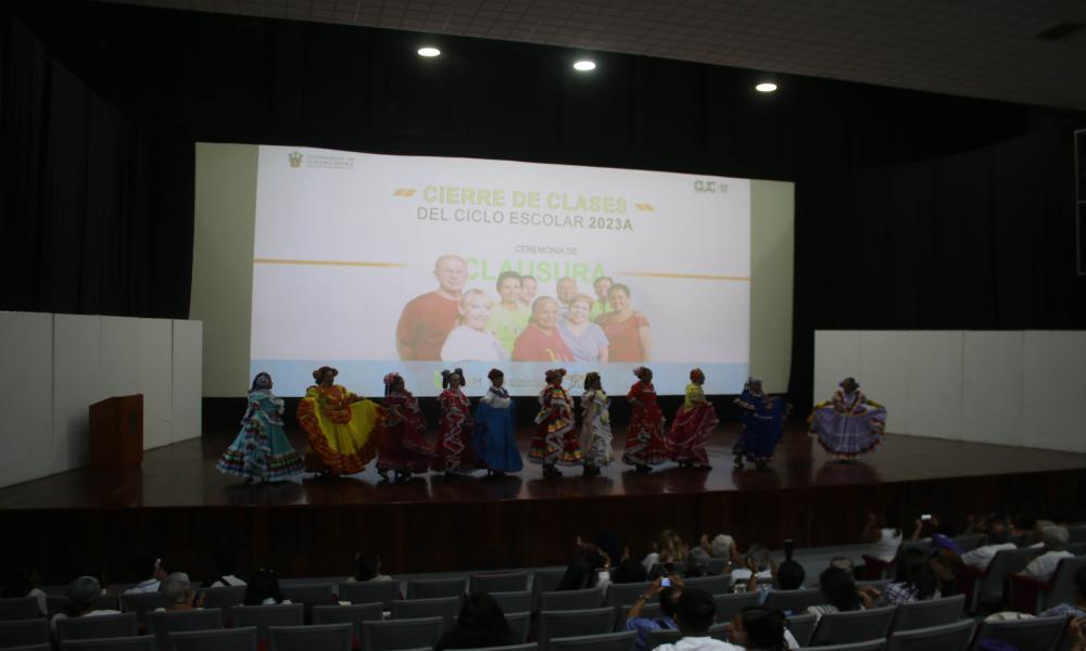 Con eventos artísticos y culturales clausuraron cursos del SUAM