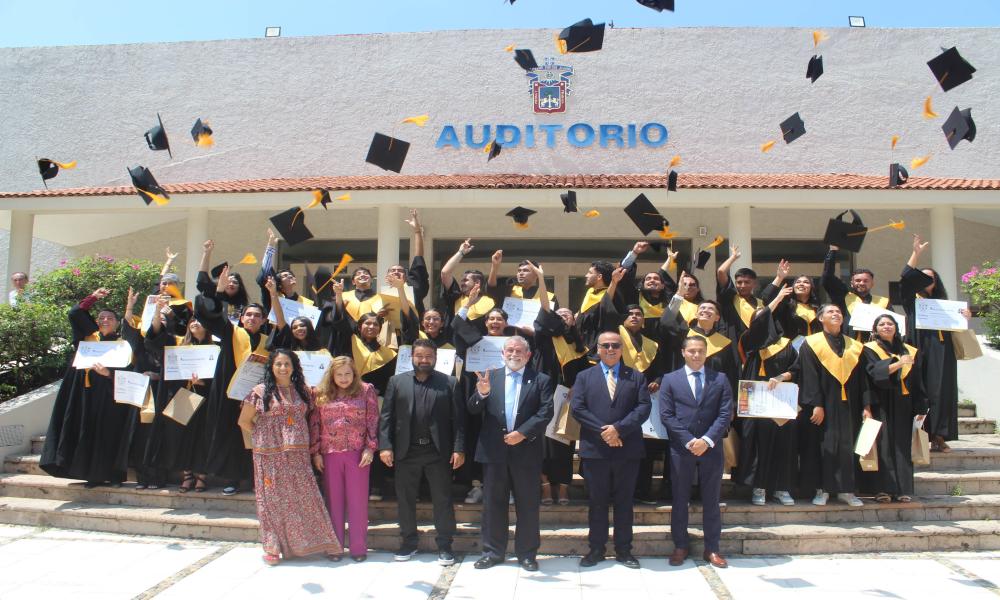 Concluye sus estudios 29 egresados de XIV Generación de la Lic. Cultura Física y Deportes