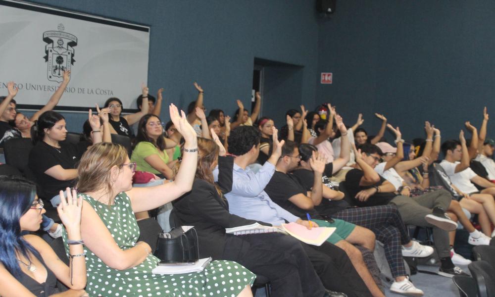 Capacitan a estudiantes del CUCosta en primeros auxilios psicológicos