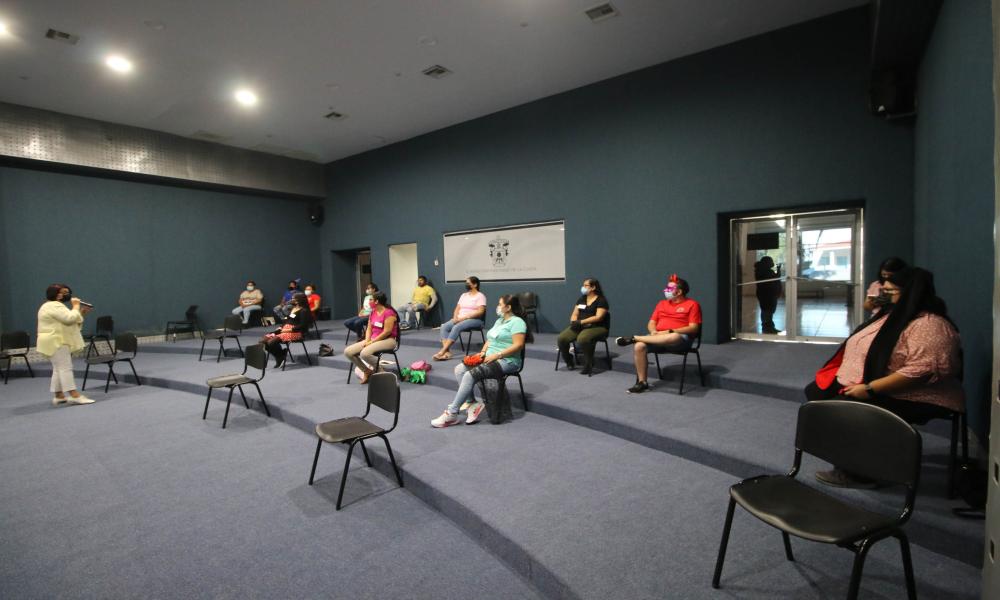 Promueve CUCosta cursos-taller para manejo del estrés entre trabajadores