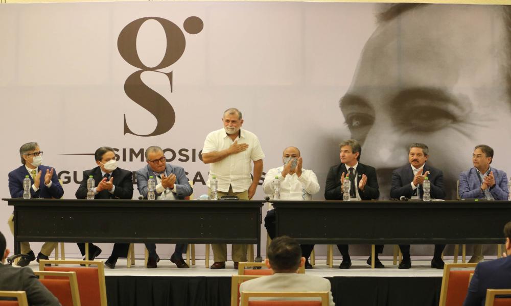 Reconoce el Dr. Jorge Téllez la labor social y humanística de especialistas en Rinoplastia